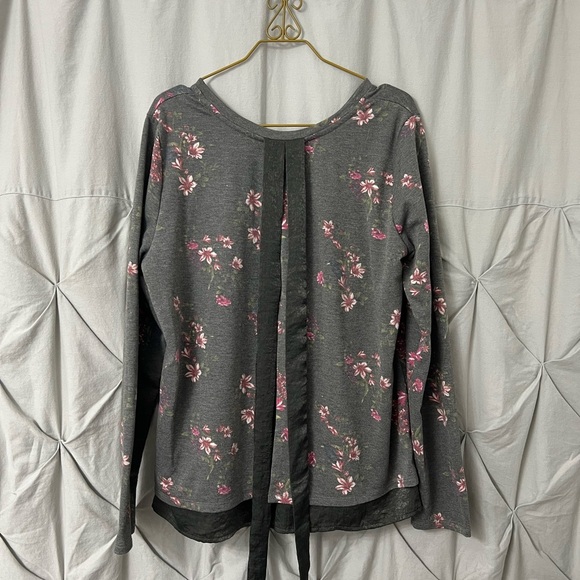 Floral Gray Women's Top - Picture 3 of 5